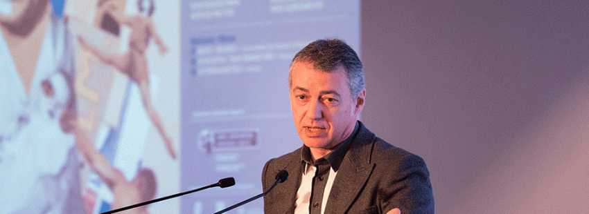 Urkullu lamenta el fallecimiento de Setién, que siempre “sembró” la convivencia