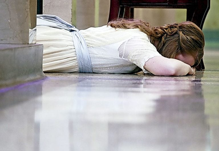 Virgen consagrada durante el rito de consagración