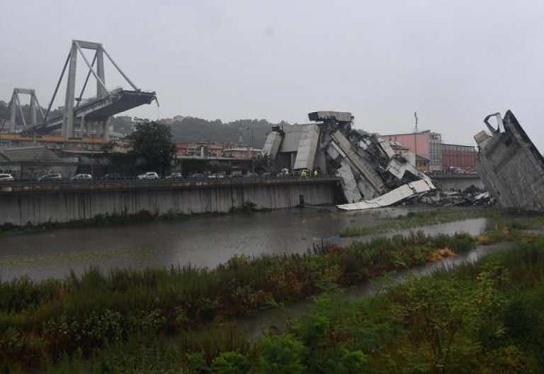 Puente derrumbado en Génova