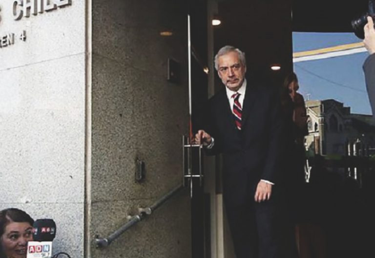 La Policía irrumpe en la sede de la Conferencia Episcopal Chilena