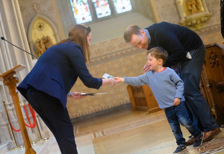 La Asociación Americana de Psicología revela que rezar en familia mejora las relaciones entre