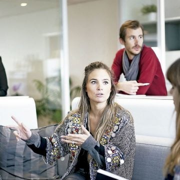 Trabajadores jóvenes oficina