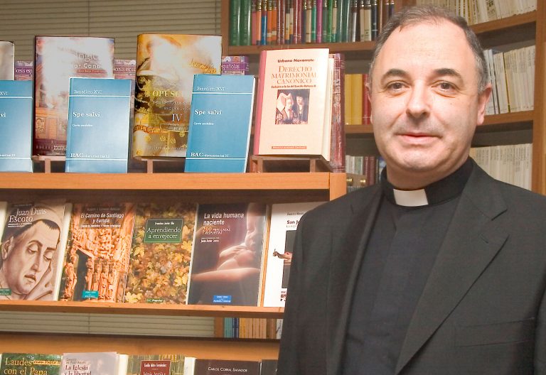 Jorge Juan Fernández Sangrador, vicario general de Oviedo