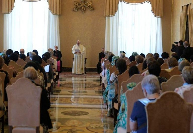 El Papa pide a las viudas consagradas estar cerca de los jóvenes y los pobres
