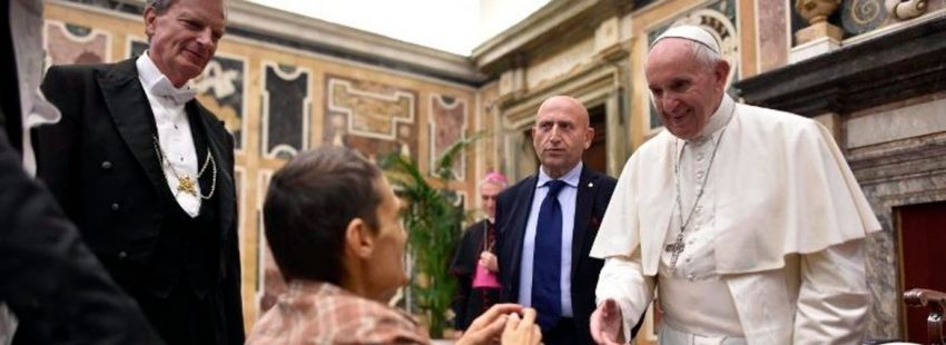 Francisco pide a la sociedad superar la “dañina equivalencia” entre el trabajo y la