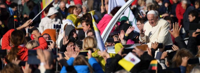 El Papa se dio un baño de multitudes en su eucaristía en Kaunas/EFE