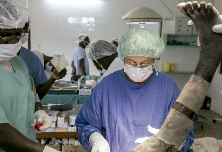 Julia Aguiar, enfermera misionera en Benin