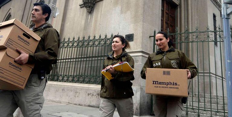 La Justicia chilena respalda allanar los obispados para investigar abusos