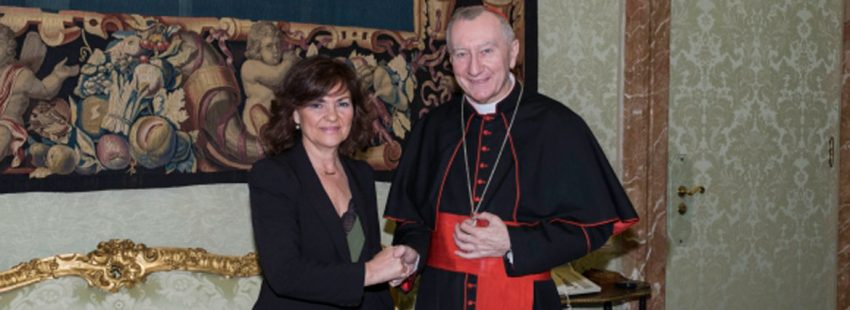 Carmen Calvo, vicepresidenta del Gobierno, con el cardenal secretario de Estado, Pietro Parolin