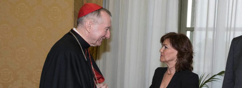 Carmen Calvo, vicepresidenta del Gobierno, con el cardenal secretario de Estado, Pietro Parolin