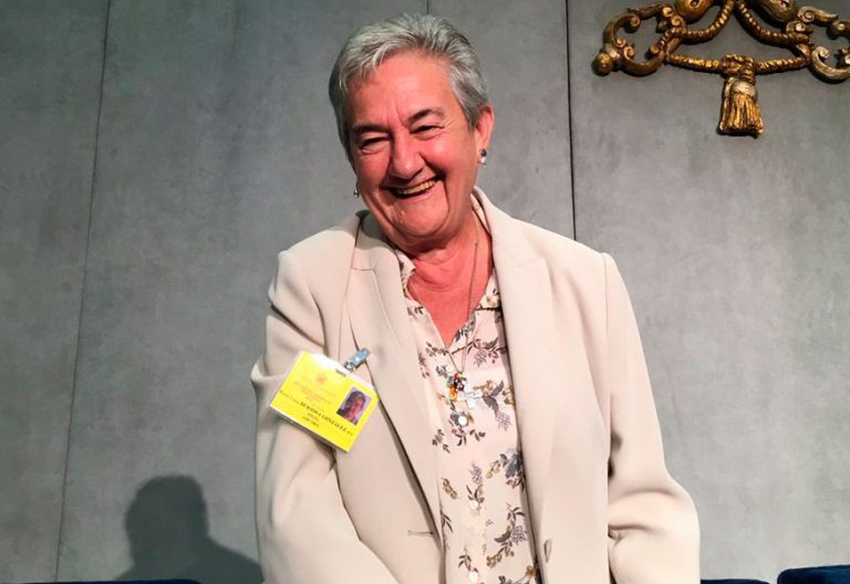 María Luisa Berzosa, jesuitina, en el Sínodo