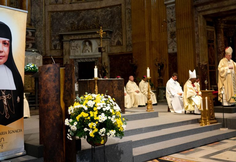 El cardenal Carlos Amigo preside la misa de acción de gracias por la canonización de Nazaria