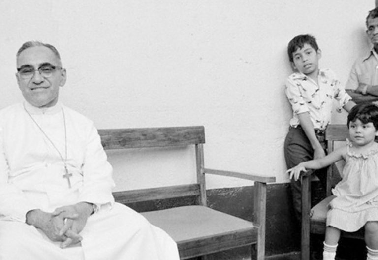 10 claves de monseñor Romero para la Iglesia en salida de Francisco