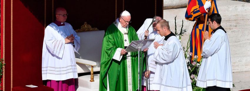 El papa Francisco, en la misa de apertura del Sínodo de los Jóvenes