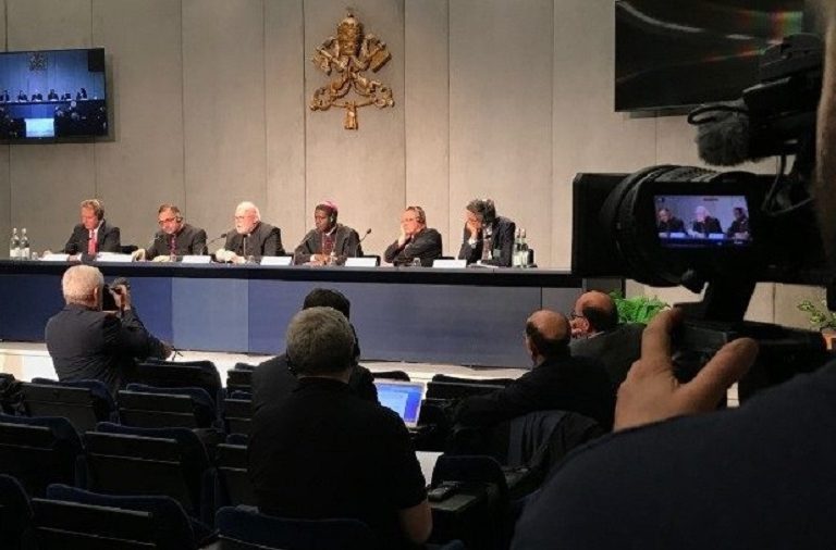 Briefing prensa vaticano sobre el sinodo de los obispos 24 de octubre de 2018