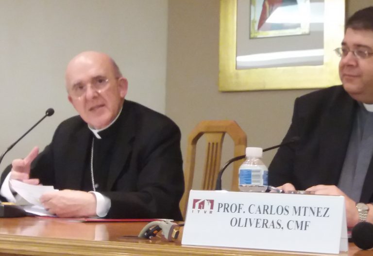 El cardenal Carlos Osoro imparte una conferencia sobre el Sínodo de los Jóvenes el 15 de noviembre de 2018 en el salón de actos del ITVR de Madrid
