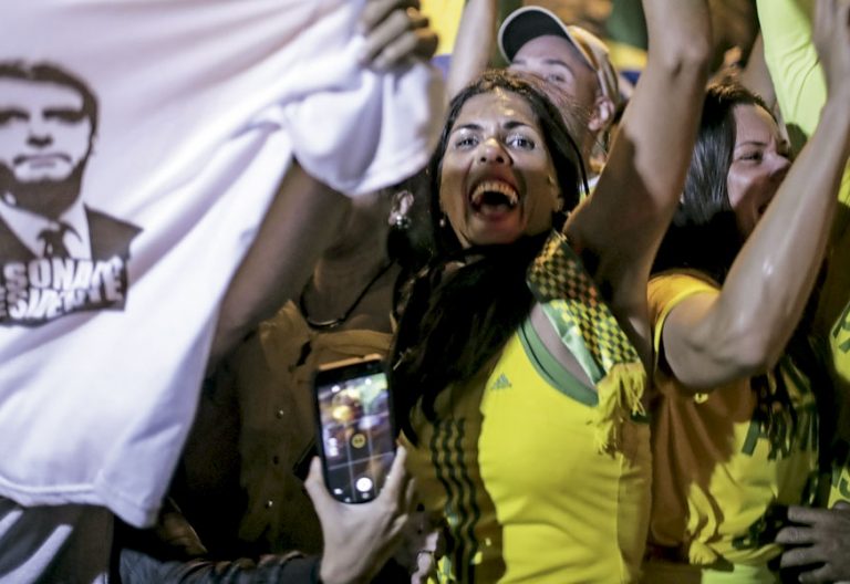 Bolsonaro gana las elecciones en Brasil, lo celebran sus simpatizantes