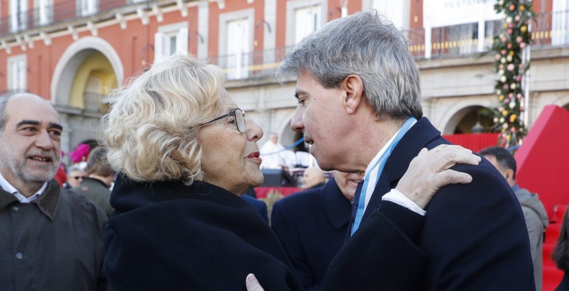 La alcaldesa de Madrid, Manuela Carmena, y el presidente de la Comunidad de Madrid, Ángel Garrido,