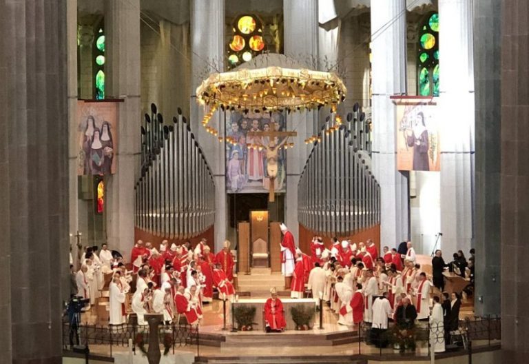 Misa de beatificación de 16 mártires en la Sagrada Familia de Barcelona