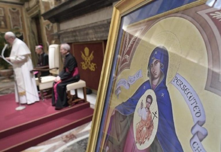 Francisco advierte que “el mundo mira hacia otro lado” ante la situación de los cristianos