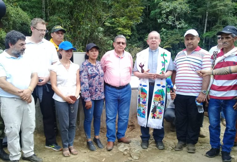 La Iglesia colombiana lidera acciones para la integración de exguerrilleros de las FARC a la vida
