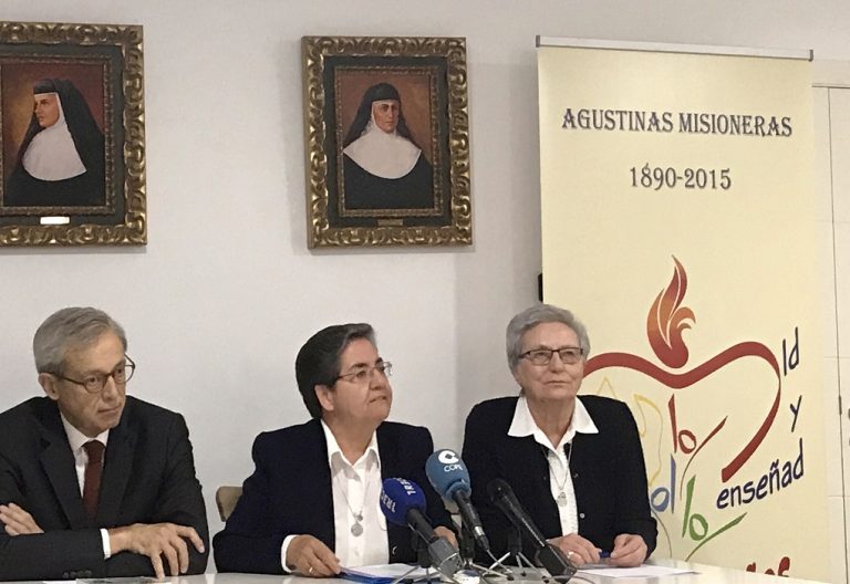 Rueda de prensa beatificación mártires de Argelia. Cari y Esther agustinas misioneras