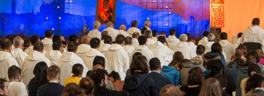 Meditación del mediodía de los particiapntes en el Encuentro Europeo de Jóvenes que se celbra en