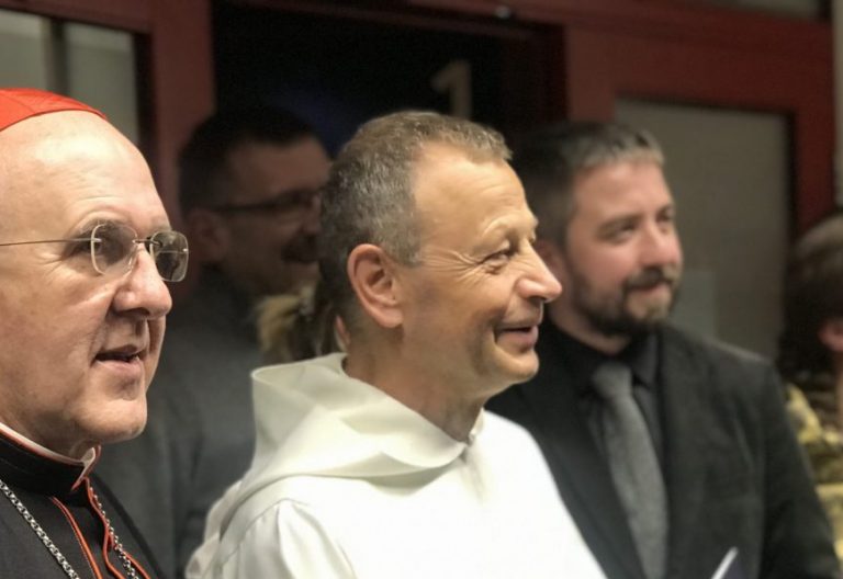 Carlos Osoro y el hermano Alois de Taizé