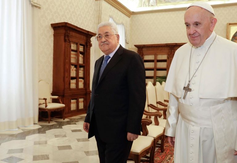 El papa Francisco y Mahmud Abás, presidente de Palestina, en una audiencia en el Vaticano el 3 de diciembre de 2018