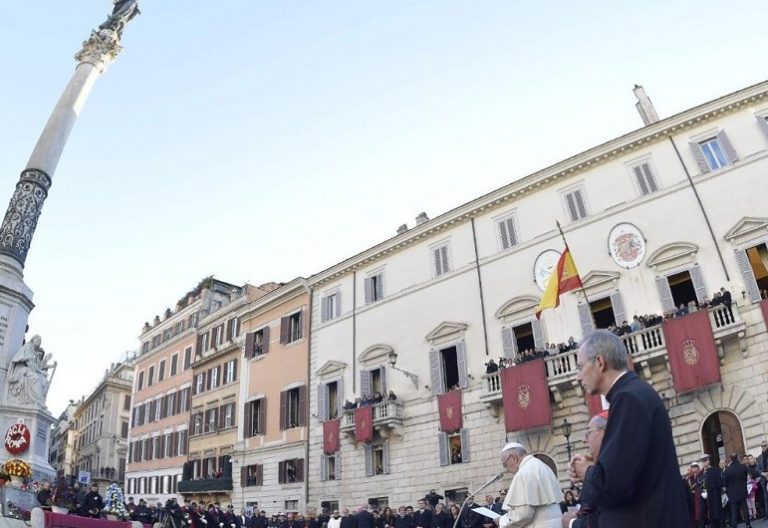 El Papa pide a la Inmaculada que “permanezca cercana a las familias del mundo”