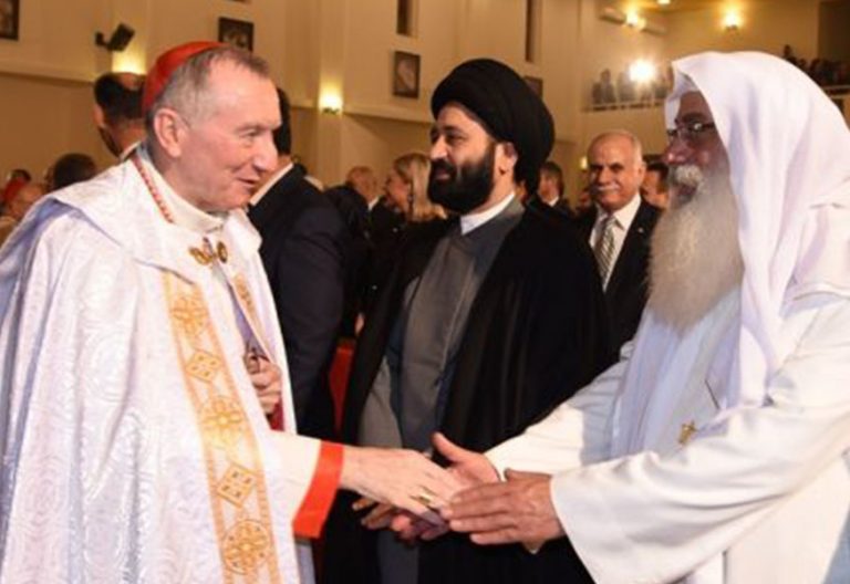 El cardenal Parolin celebra la Navidad con las comunidades cristianas iraquíes
