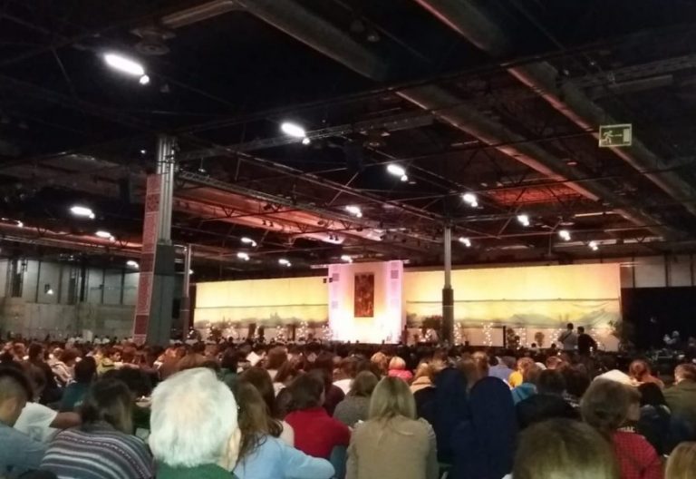 Primera jornada de oración del Encuentro Europeo de Jóvenes de Taizé en Madrid