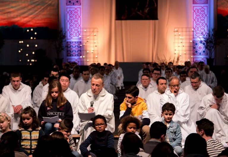 El hermano Alois de Taizé en el Encuentro de Jóvenes de Madrid