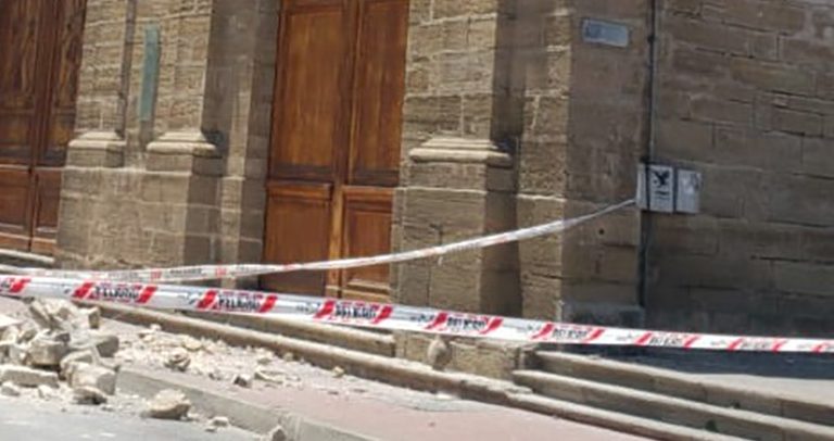 Un fuerte sismo provocó daños en catedral de La Serena