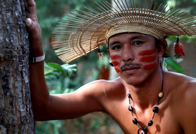 Jeremias Oliveira, joven líder indigena de la etnia mura, en la amazonía brasileña, durante la escuela de foramción en derechos humnaos de la REPAM y Cáritas Española, en Jaér, Perú, en noviembre de 2018