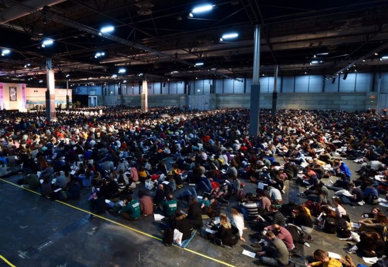 Última oración del encuentro europeo de jóvenes de Taizé en Madrid