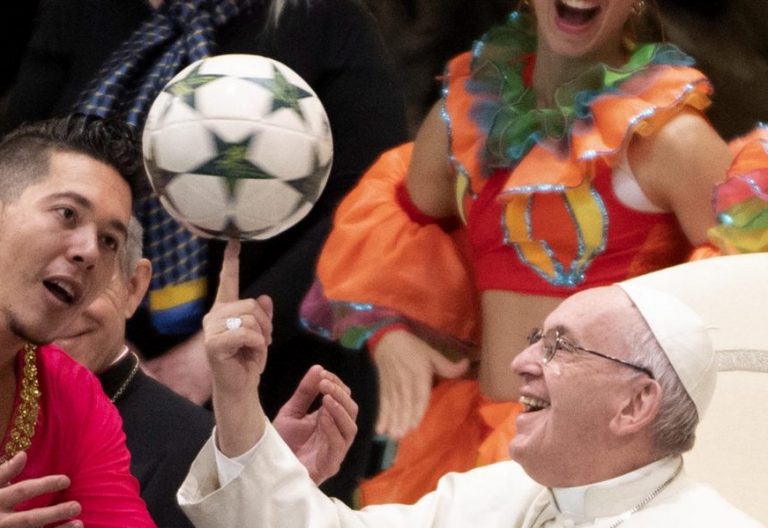 El Papa, en la audiencia general, con el Circo de Cuba/EFE