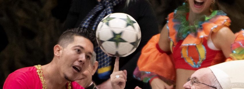 El Papa, en la audiencia general, con el Circo de Cuba/EFE