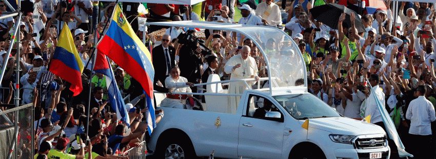 El papa Francisco, en el papamóvil en la JMJ de Panamá