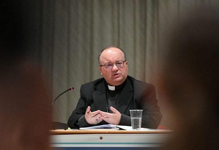 Scicluna en la cumbre antiabusos: “Los obispos tenemos que estar con las víctimas en su vía