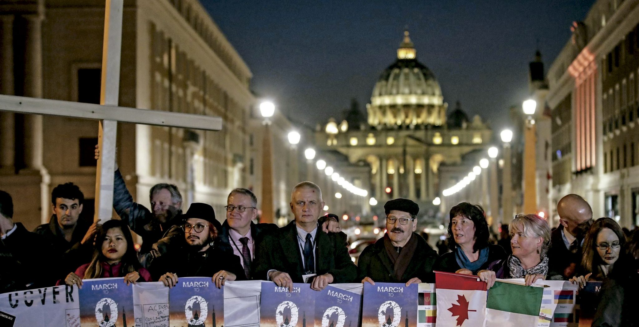 Víctimas de abusos sexuales se concentran en el Vaticano