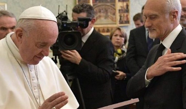 Francisco condena la privatización de la sanidad: “No puede ser solo para quien pueda