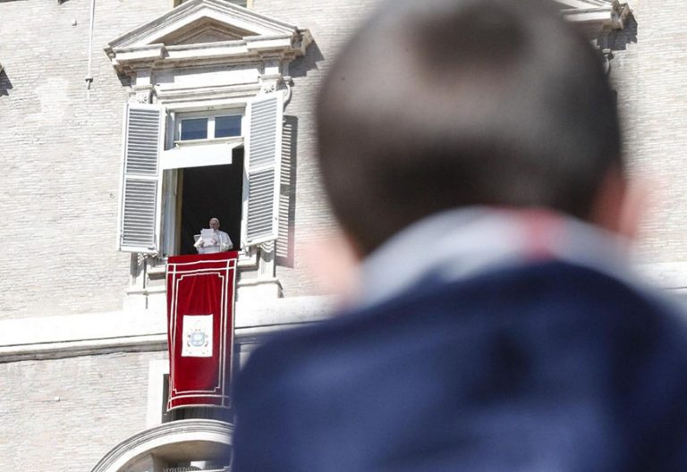 Francisco en el ángelus reafirma “la vida interior” frente a las tentaciones del propio orgullo