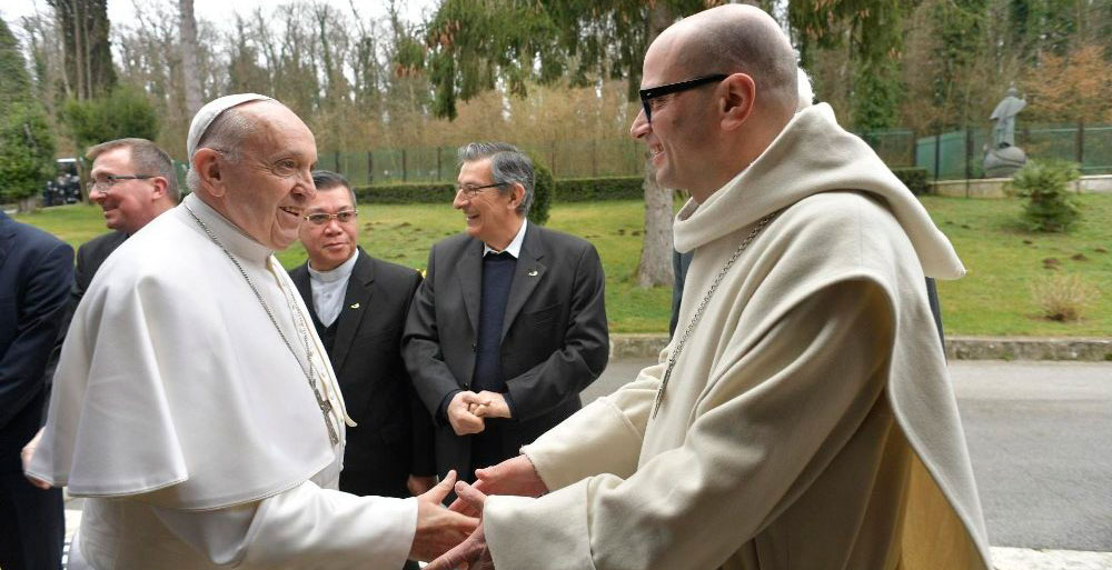 El Papa saluda a Gianni