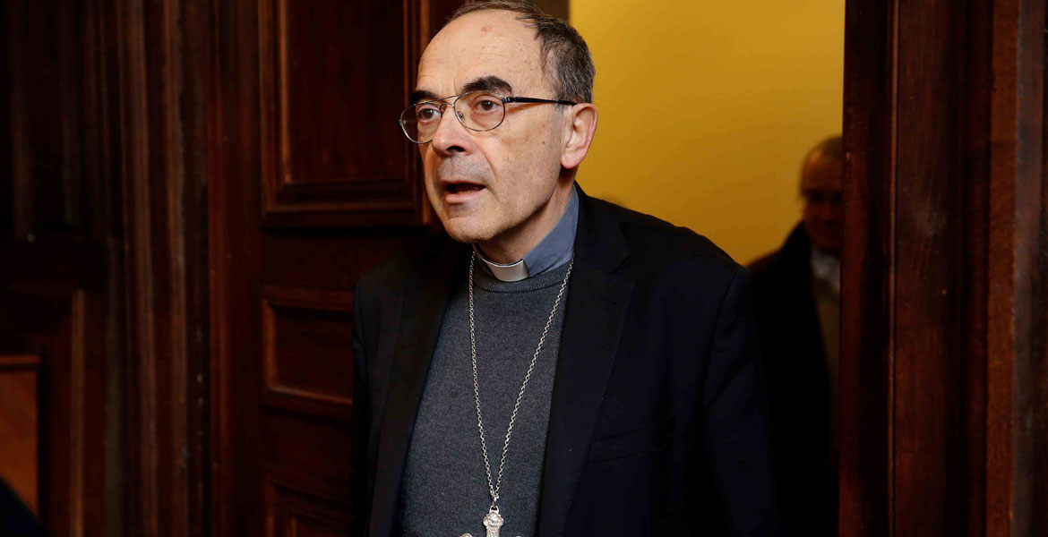 El cardenal Philippe Barbarin, arzobispo de Lyon, condenado en marzo de 2019 por encubrir abusos, anunció el 7 de marzo que presentaría su renuncia al papa Francisco