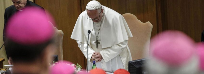 Francisco, en el Aula Pablo VI, con los presidentes de la conferencias episcopales que