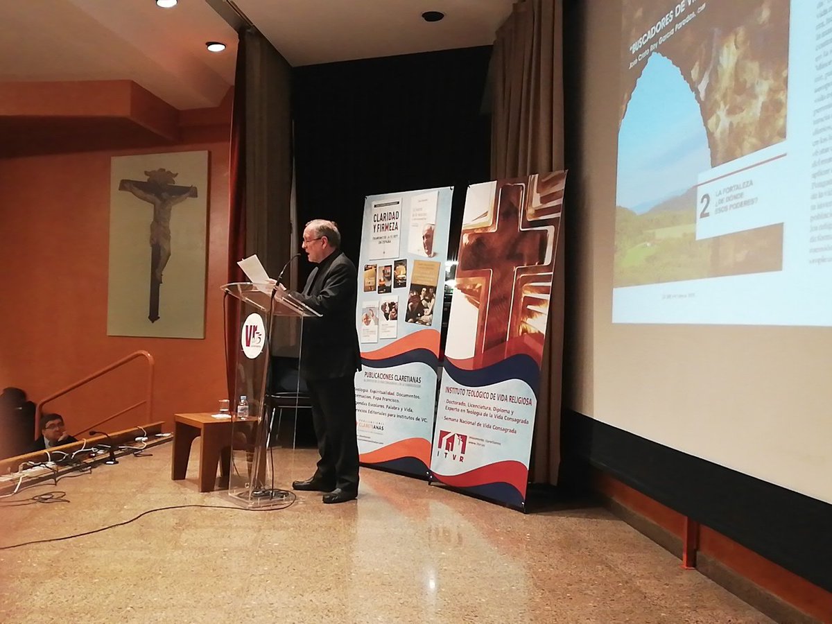 José Cristo Rey García Paredes en el simposio por los 75 años de la revista Vida Religiosa