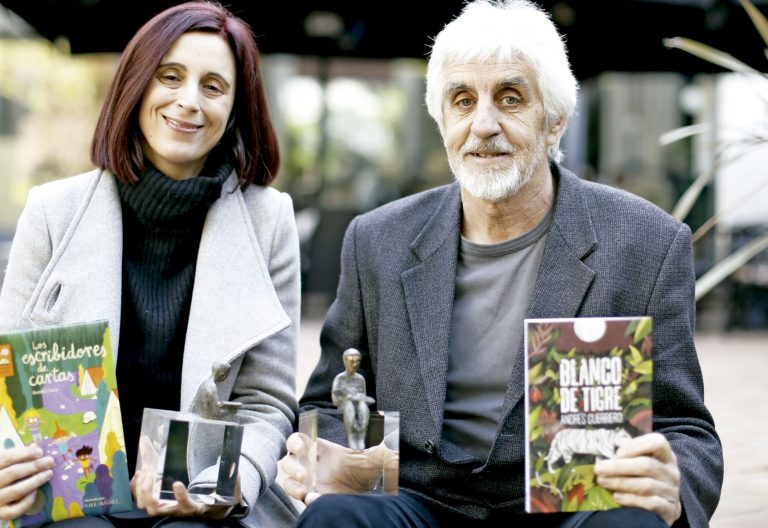 Andrés Guerrero y Beatriz Osés, ganadores de los premios Gran Angular y El Barco de Vapor de SM