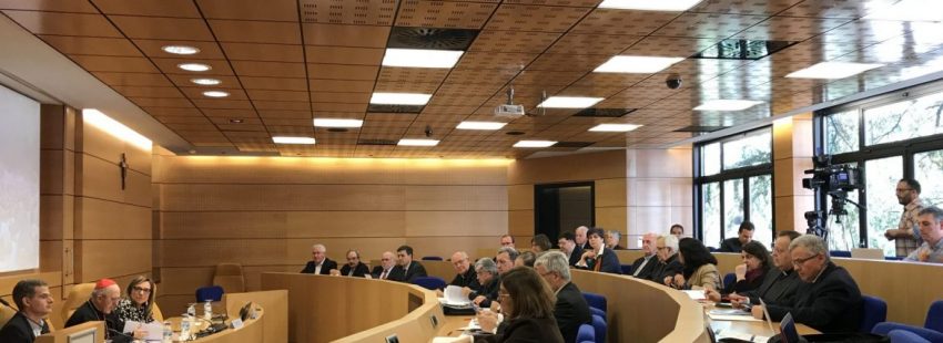 El cardenal Carlos Osoro, Teresa Compte y Rafael Luciani