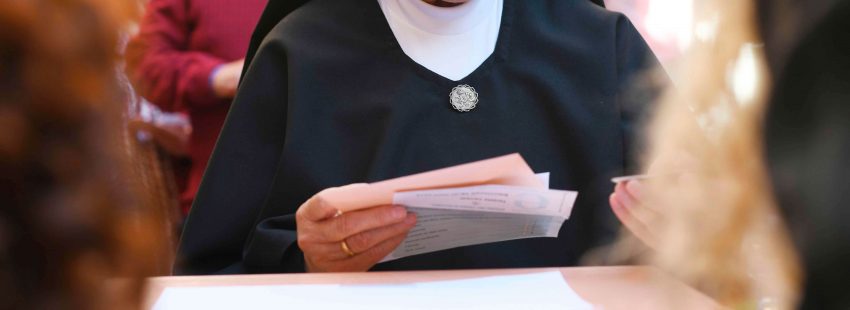 Monja vota elecciones